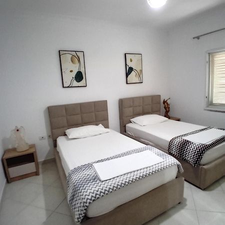 Luxury Appartament Lungomare Vlore Bagian luar foto