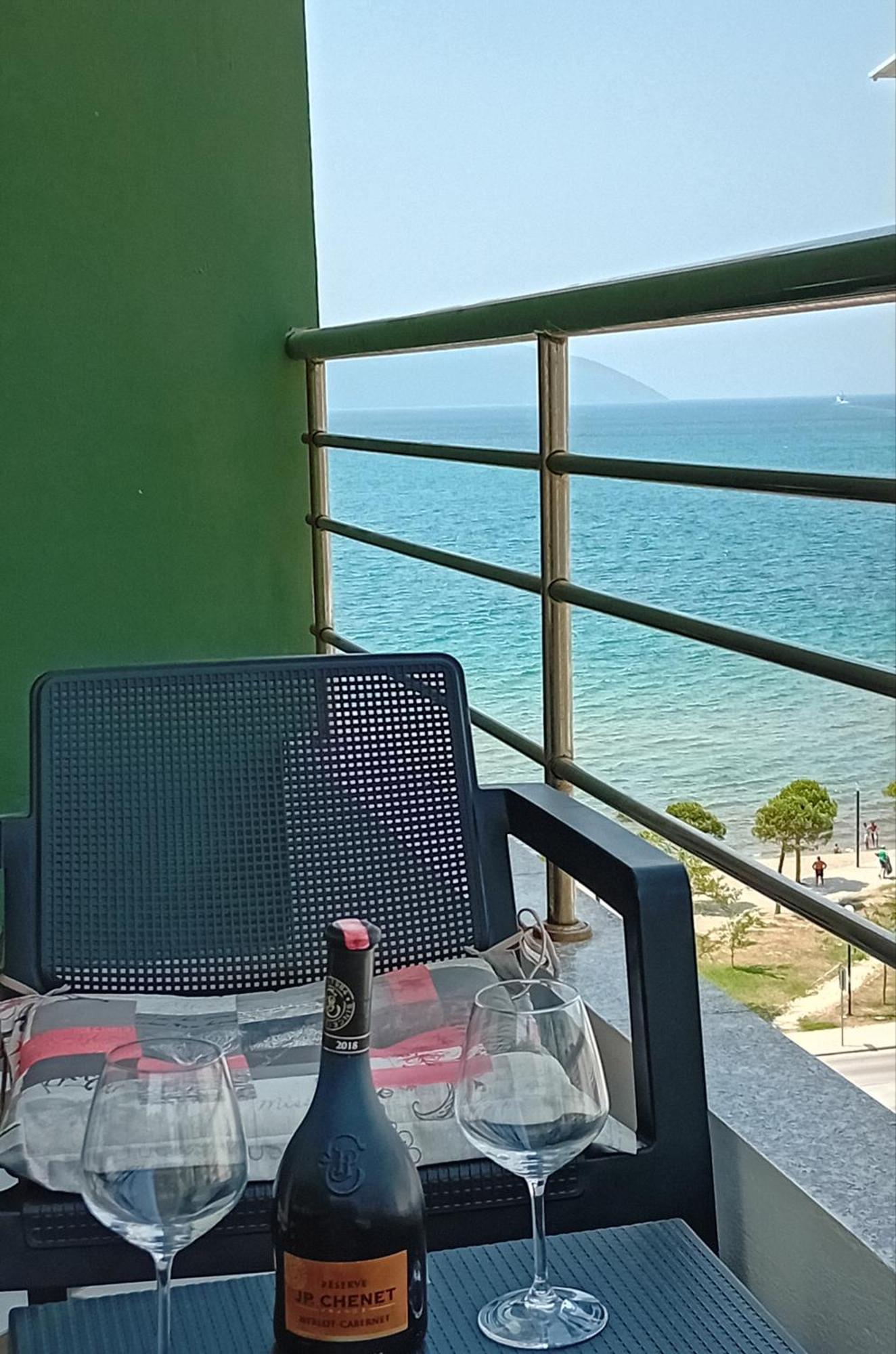 Luxury Appartament Lungomare Vlore Bagian luar foto